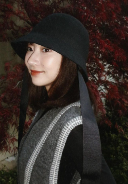 武田玲奈、紅葉とともに秋を満喫！「妖艶な美しさが映える」と話題に