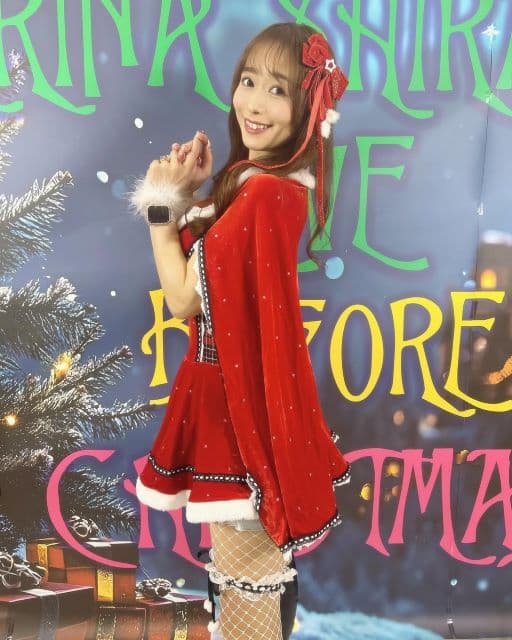 白石茉莉奈のサンタコスに”かわいすぎる”の声！