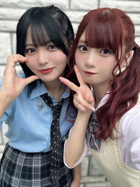 「いっぱいかまちょした🤍」ノイミー 菅波美玲がアイドル仲間とのイチャイチャ2ショットを公開