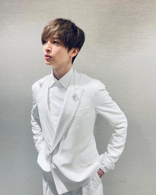 玉森裕太が純白衣装で登場🤍Kis-My-Ft2が新曲「ともに」を披露🎵