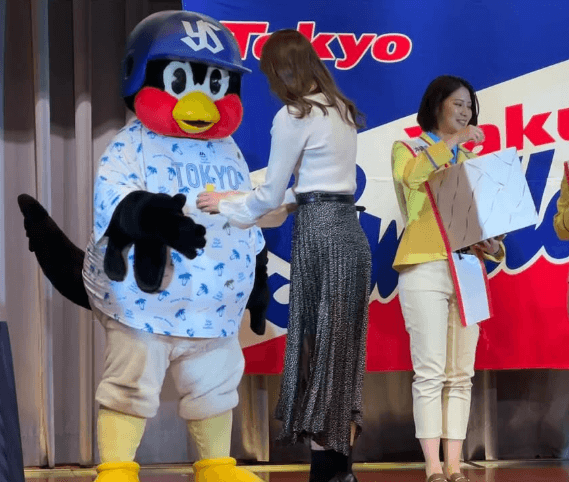 「涙が止まらないよ」野球女子、つば九郎の旅立ちに涙。思い出のフォトを公開し心境を打ち明ける