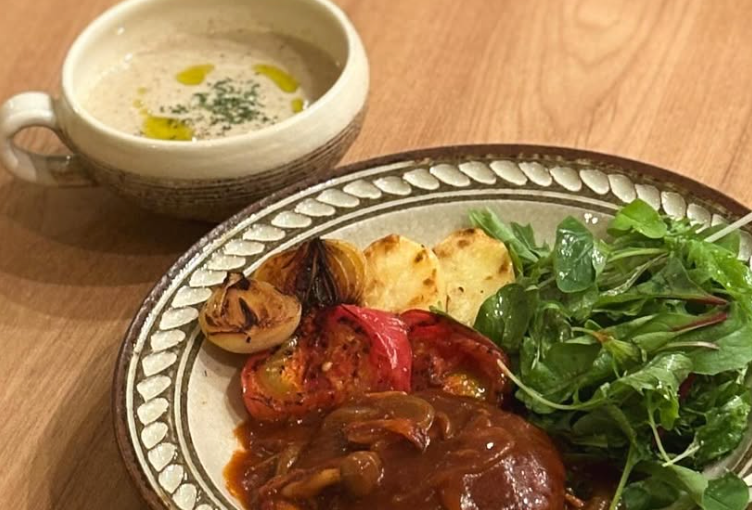 元乃木坂46・秋元真夏、“煮込みハンバーグ＆マッシュルームポタージュ”で手料理披露「ゆったり自炊デイズ」