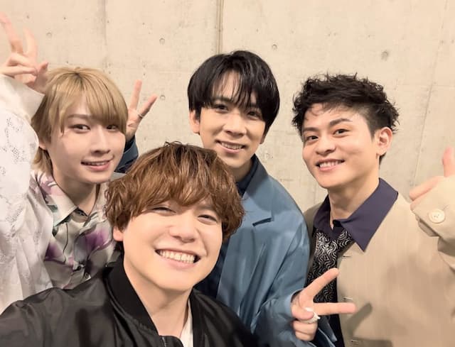 「本日放送です」内田雄馬がクラシック・スターズのメンバーと集合写真を披露