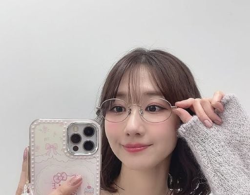 「似合う！かわいい〜！！」柏木由紀の最新インスタ投稿は激カワメガネショット！