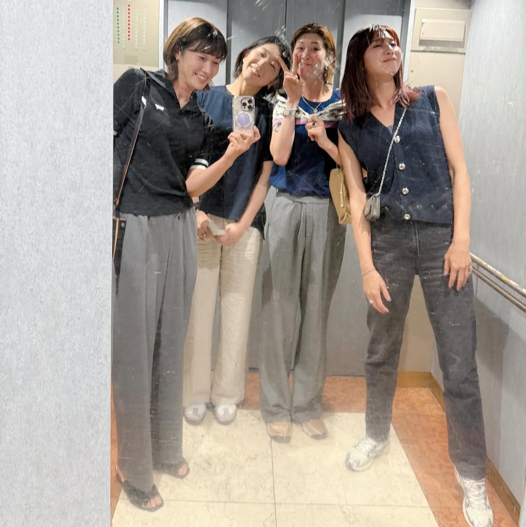 狩野舞子がネーションズリーグの裏側を公開！元日本代表選手たちの仲良しすぎる思い出ショットを公開！