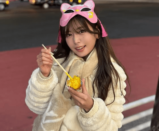 人気レースクイーン、都会の雑踏をお祭り模様に変える”ときめきショット”を披露！「可愛すぎる」