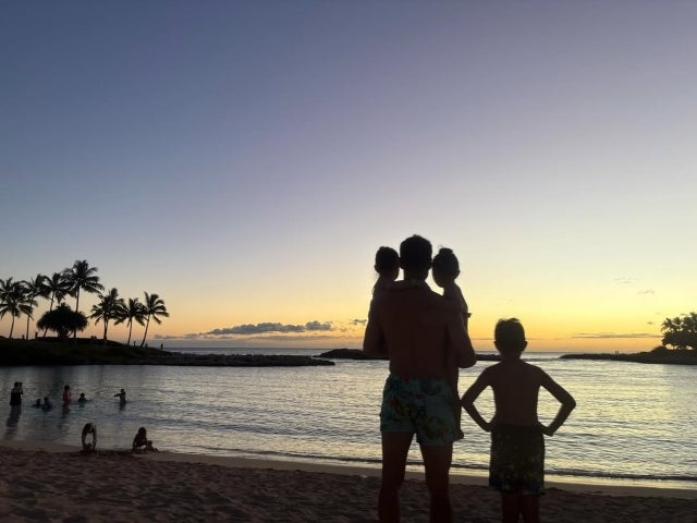 川島永嗣、「沈む夕陽と家族の背中」父の強さと優しさが溶け込んだ、忘れられない夏の1ページ