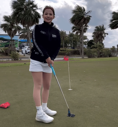 「振り向いた時の笑顔が素敵っ」美女ゴルファー・中尾紫乃、微笑みの”ナイスパット・ムービー”にファンときめく！