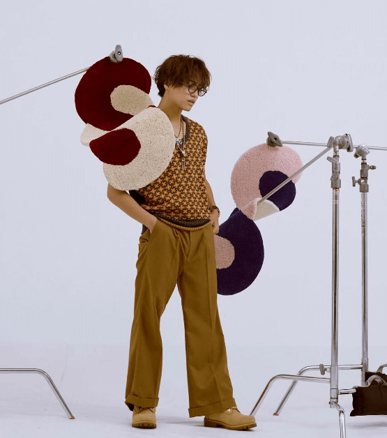 キンプリ髙橋海人、女子キュン惚れのメガネルックを披露！「マットも可愛くて衣装のようだわ」