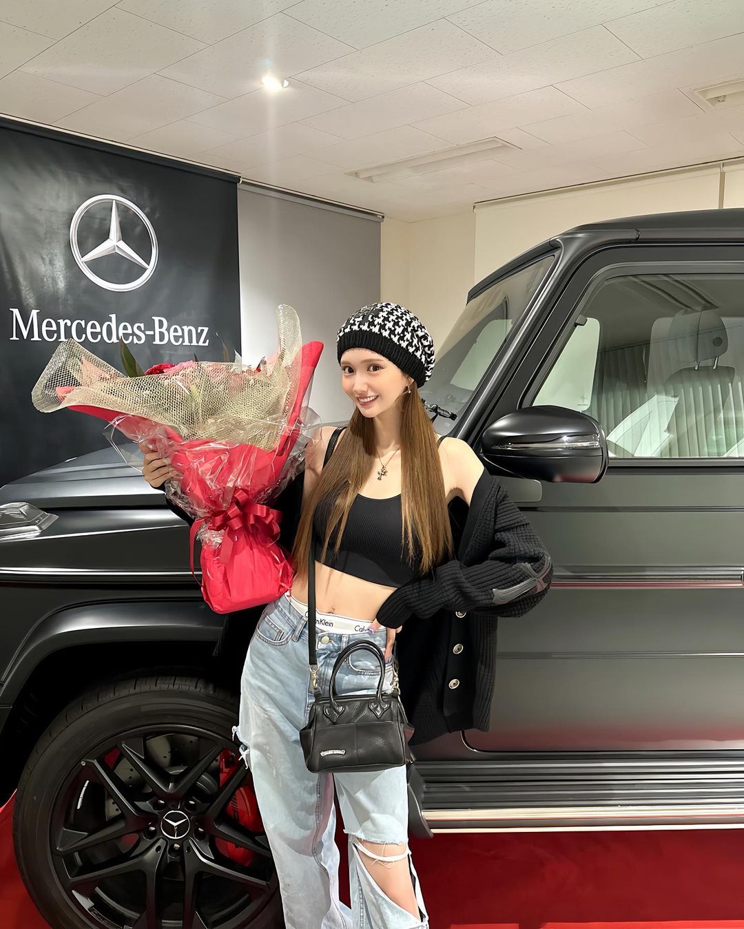 元No.1キャバ嬢 愛車の高級車を公開 2台所有のセレブな一面も