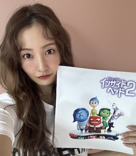 「娘と重ねたり…」板野友美の顔面アップショットにファン悶絶 あの大ヒット映画を振り返る