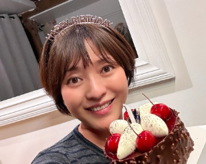 「50代最後の誕生日」三田寛子、パリで夢のWバースデー祝い！