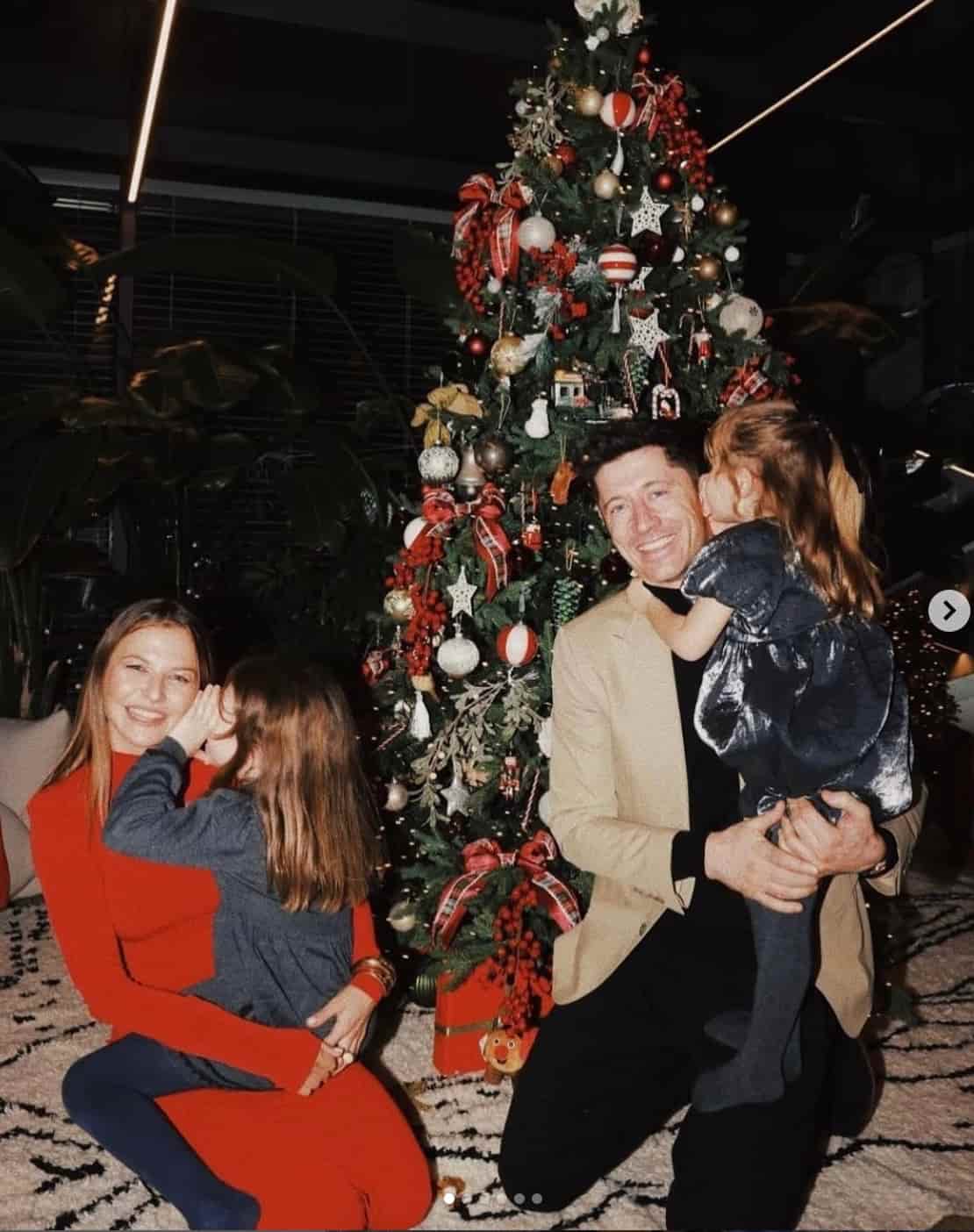 バルセロナ公式インスタ、選手たちのクリスマス姿を公開！「Barça Familyにメリークリスマス」🎄💙❤️