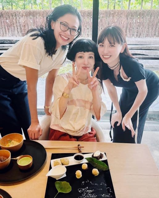 「 1000回いいねしたい」鈴木えみ、あの芸能人との3ショット公開が話題に！