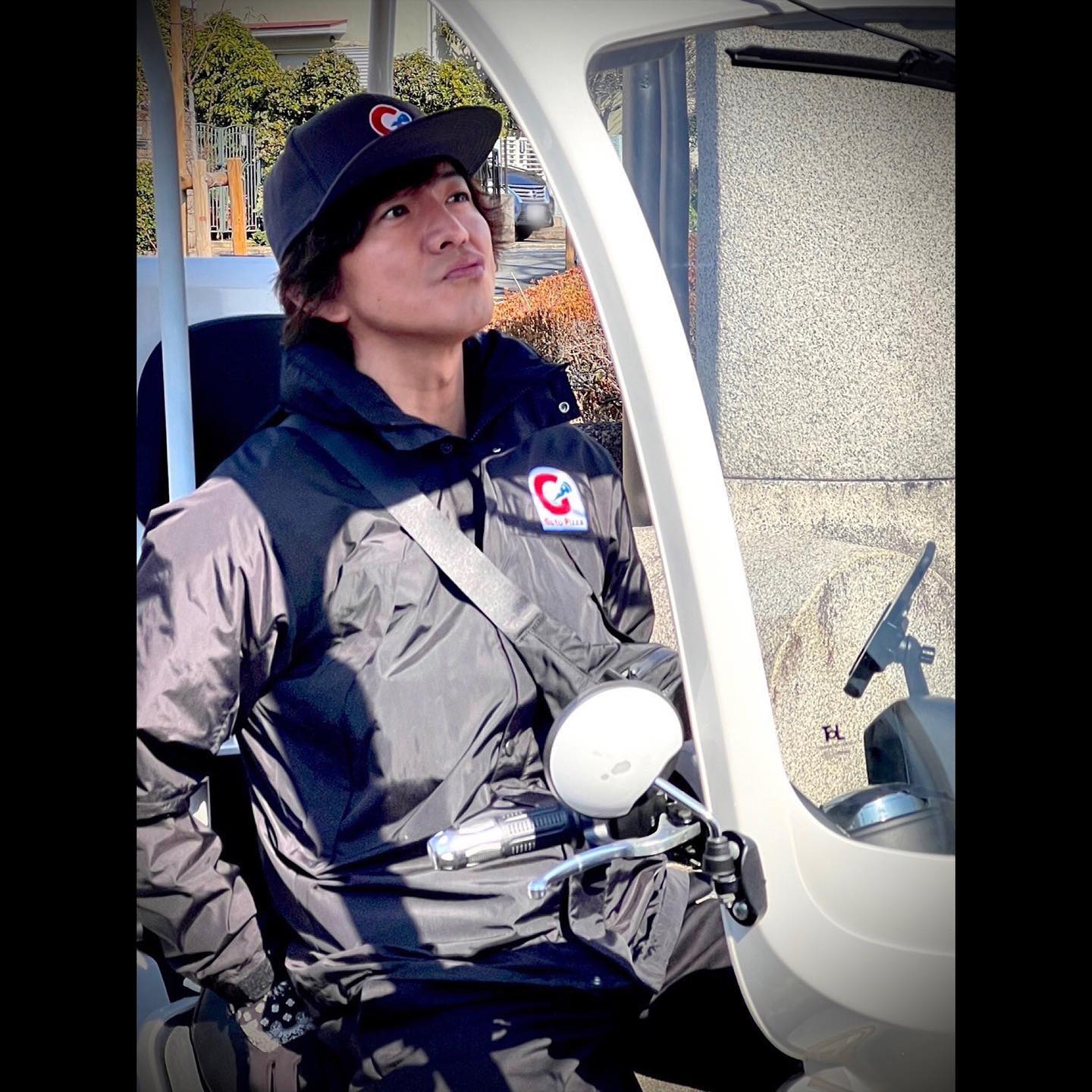 イケメンすぎるピザ屋さん🍕キムタクがドラマ撮影の様子を投稿❗️