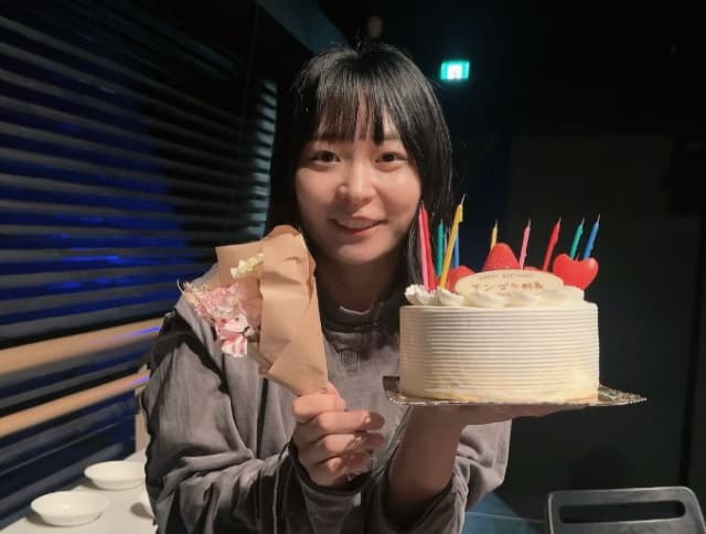 「毎秒頑張ります！」誕生日を迎えたアンゴラ村長が最新ショットを披露