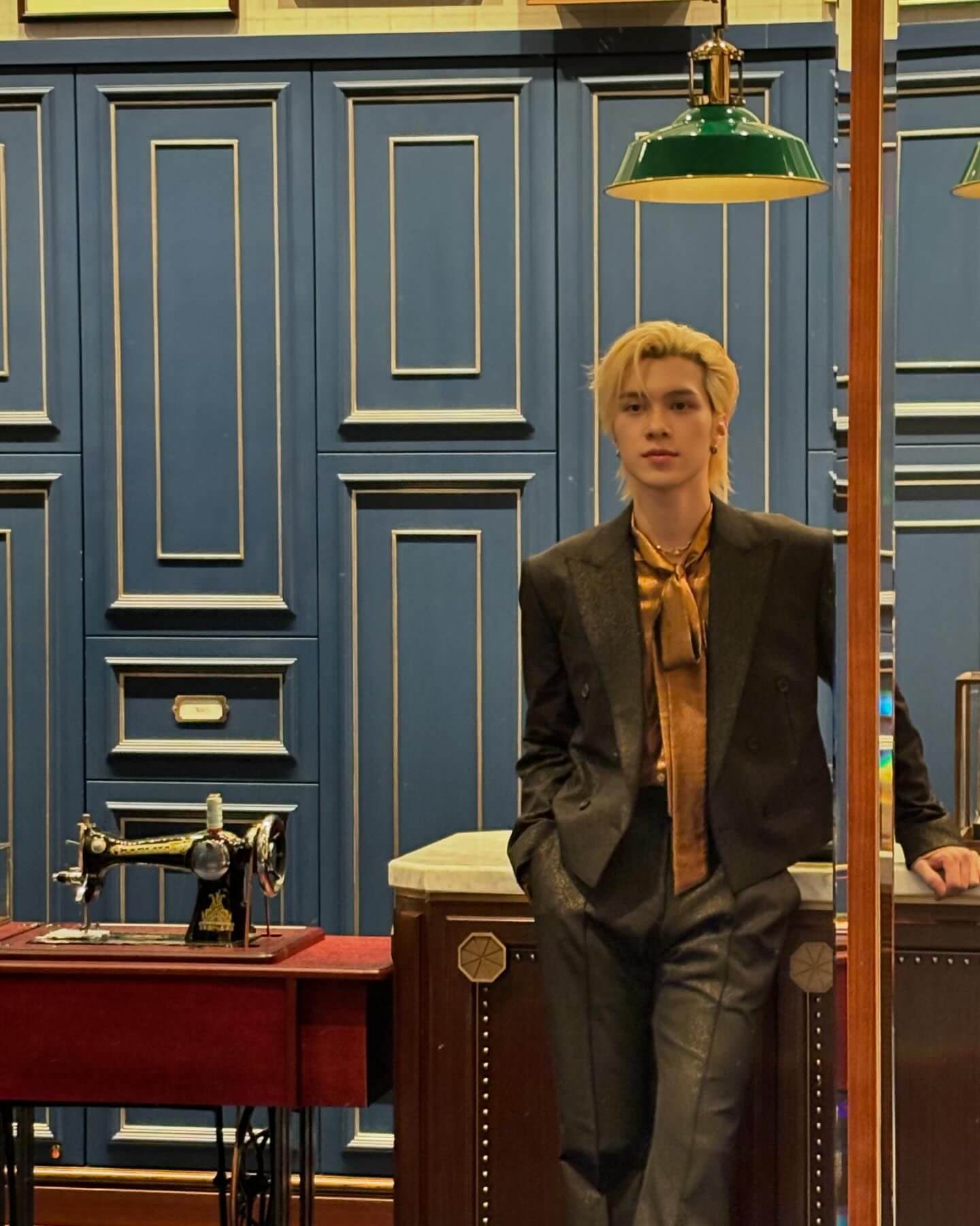 「金髪に黒スーツ似合いすぎ…」Way V・ヘンドリーがカッコ良すぎる姿を大公開！