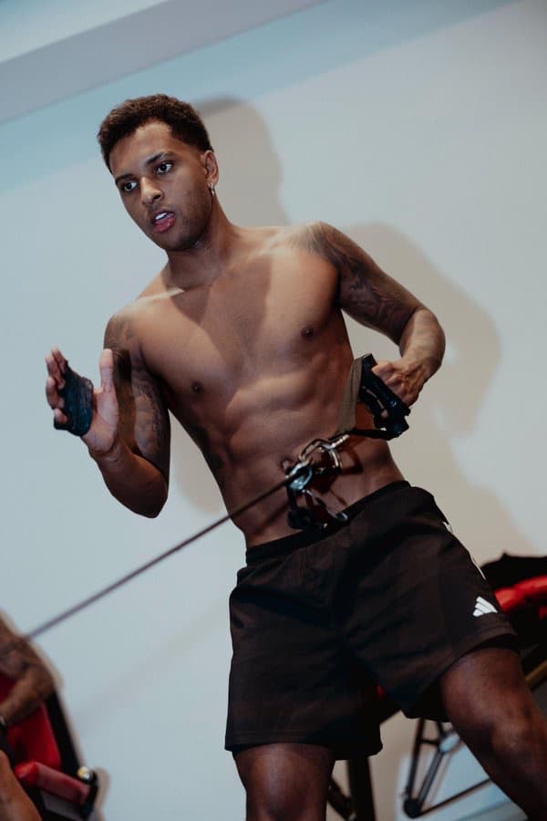 ロドリゴ・ゴエスが筋トレ姿を公開「ハードワーク」と投稿