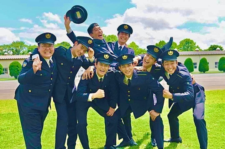 「一生の友ができました」佐野勇斗さんが青空の下での集合写真を投稿💐✨
