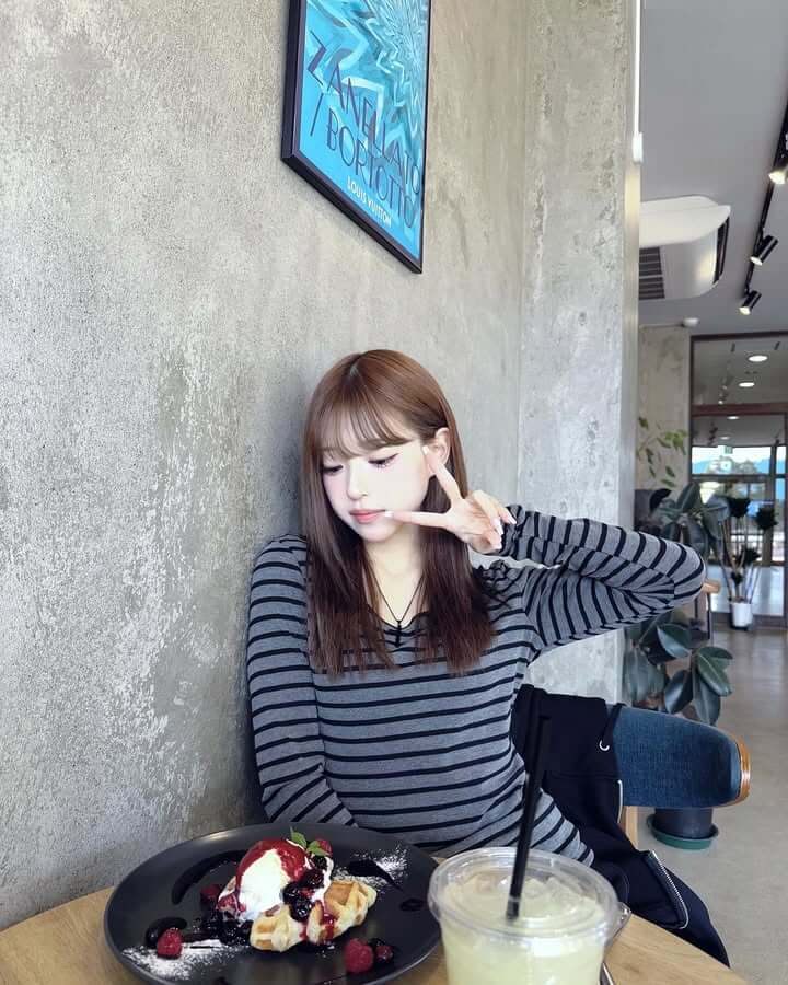 人気インフルエンサーMINAMIが美味しそうなワッフルとパシャリ！「美味しそう、、」
