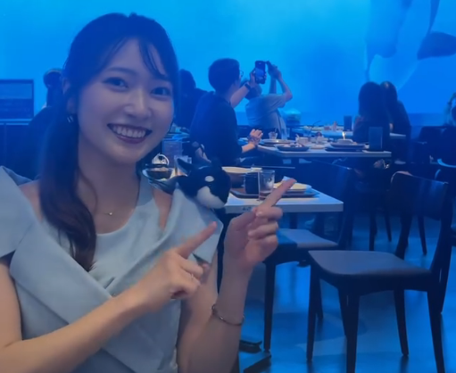 「美人さんは水族館で 絵になります」美女タレント、映えすぎ”ドリーミン・アクアリウムワールド”のご堪能ムービーを披露！