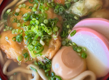 「寒い日はうどんに限る！」小沢仁志、具沢山のうどんでパワーチャージ