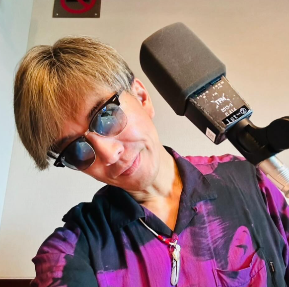 木村拓哉、ラジオブースでのオフショットに反響「今回も素敵なゲストと楽しい時間に」