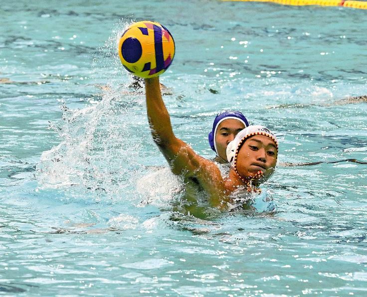 <b>水球</b>、３連覇を目指す鳥羽が好発進…試合前には士気を高める恒例のルーチンも