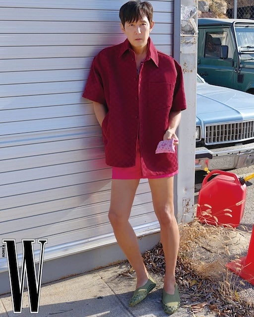 イカゲーム主演俳優が美脚すぎと話題に！