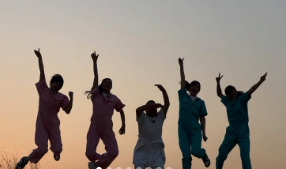 ”家族写真みたい” イッテQ名物企画「出川ガールズ」の絆