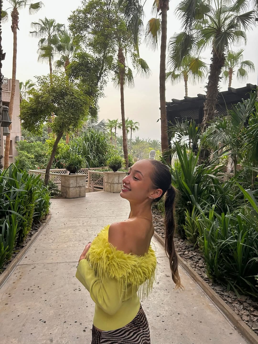 フォロワー14万人‼ラグジュアリー空間が似合いすぎる…倉沢淳美の長女、圧巻の存在感にファン大興奮‼