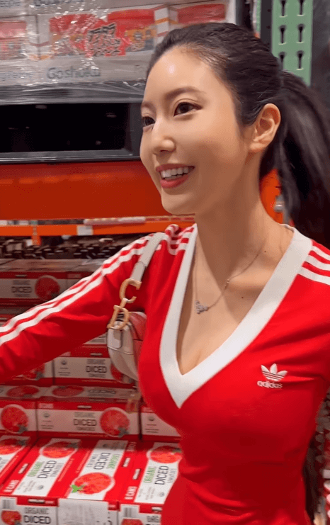 阿部なつき、可愛いワンピースでコストコへお出かけ！！