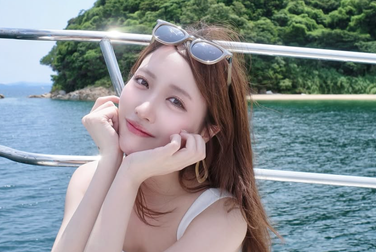 10代美女アイドル、海で魅せた爽やか笑顔に癒される夏ショット公開