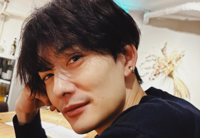 岡田将生、色気漂う写真で2024年を締めくくり「今年もありがとう」