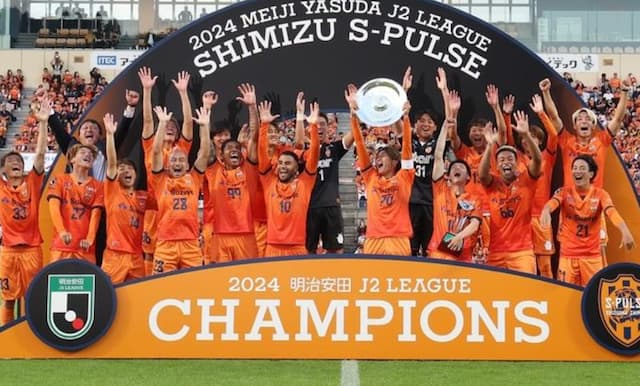 乾貴士　エスパルスJ2優勝！「さいこー！ 次はもっと上で」