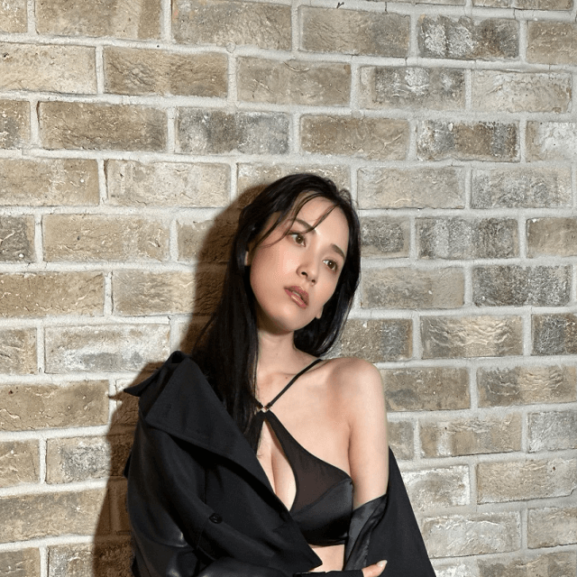 都丸紗也華が自慢のグラビアショットの一部を公開！