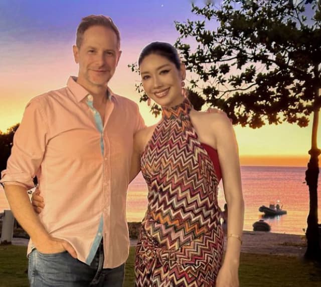 モデル  アンミカ ファイヤーダンスを鑑賞！「赤やピンクの暖色系でコーデして。」