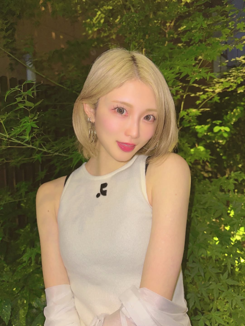 「好きになってくれる人にだけ刺されば良い」金髪ギャルアイドル、刺さりまくりなノースリ美肌ショットでファン悩殺！