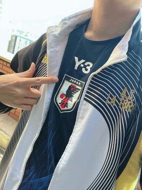 「勝利を信じて」あの男性声優がサッカー日本代表ユニで全力応援！