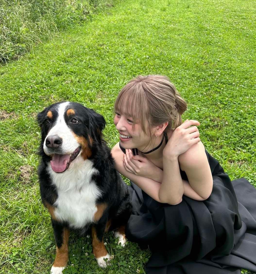 あの人気タレントがわんちゃんとツーショットを公開「可愛い×カワイイ」