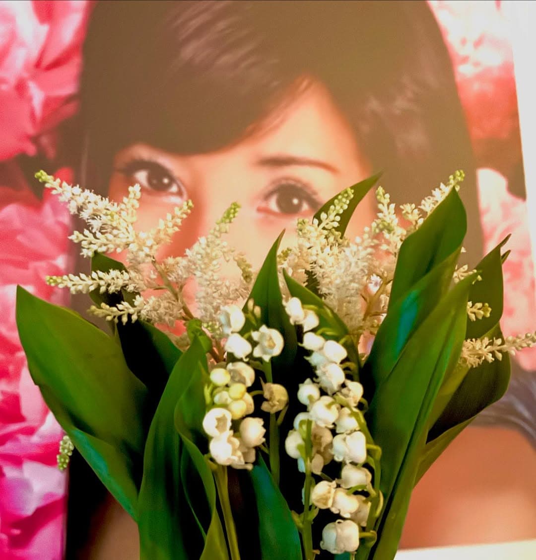 「素敵なお話ですね」鎧塚俊彦、愛する妻にスズランの花を贈る！