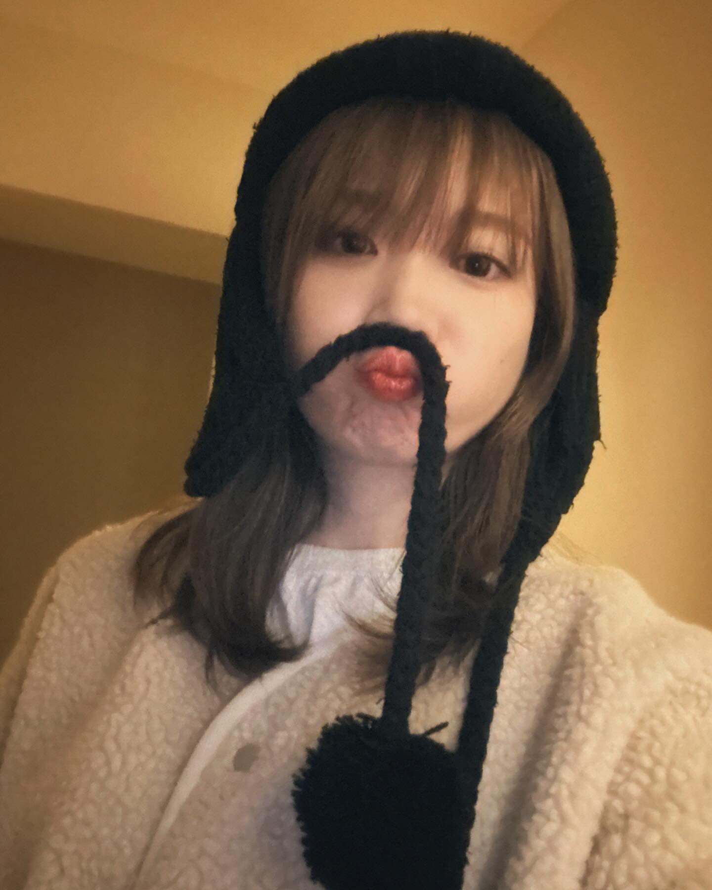 秋元真夏の彼女感溢れるキュートな自撮りが話題に🧶