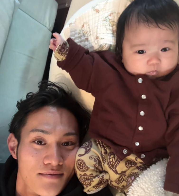 正隨優弥「可愛すぎてたまらない」愛娘との密着ショットを公開