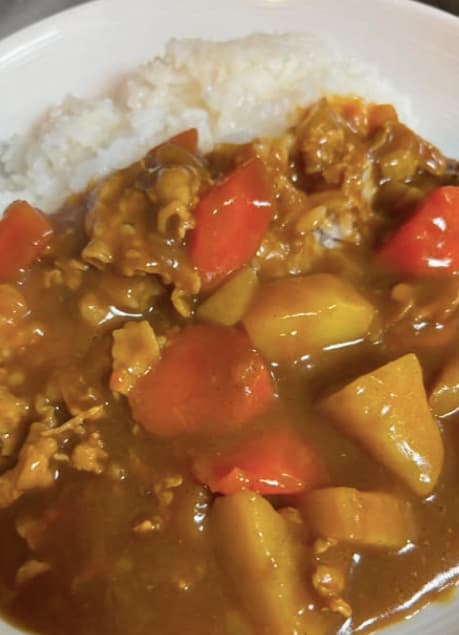 村上ショージ、残った食材を臨機応変に活用した具沢山カレーを披露！