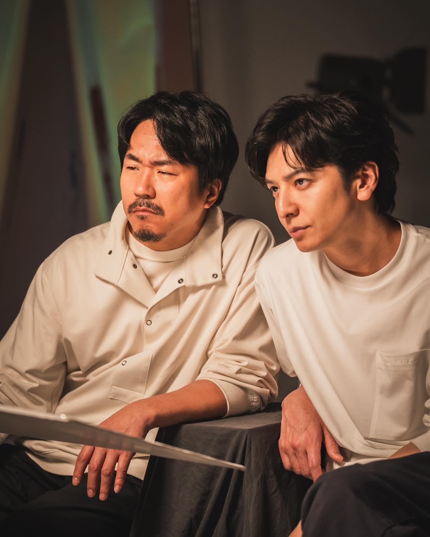「キメ顔…からのキャワなやつ！」生田斗真、W主演の韓国俳優との2ショット📸