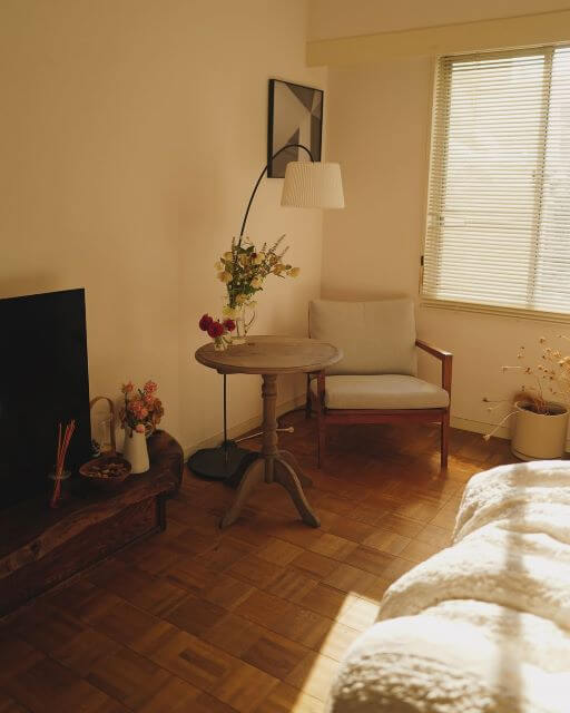 「高山都の春の朝時間」、陽射しに包まれた寝室で迎える、心ほどけるひととき