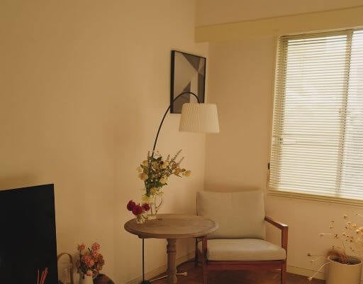 「高山都の春の朝時間」、陽射しに包まれた寝室で迎える、心ほどけるひととき