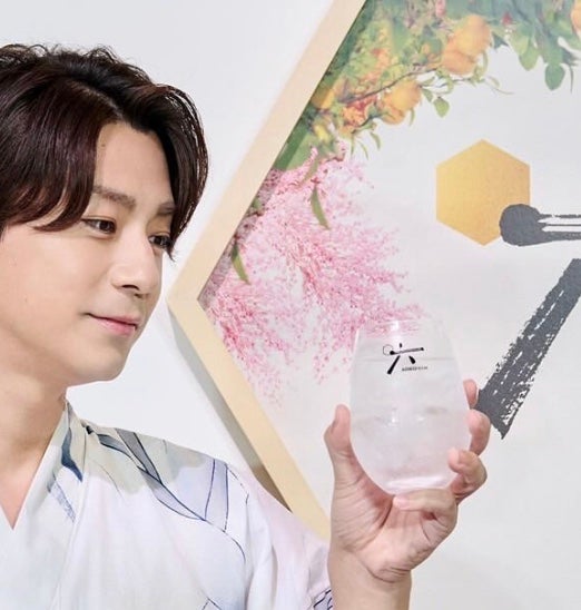 お酒と浴衣がが似合いすぎると話題に！