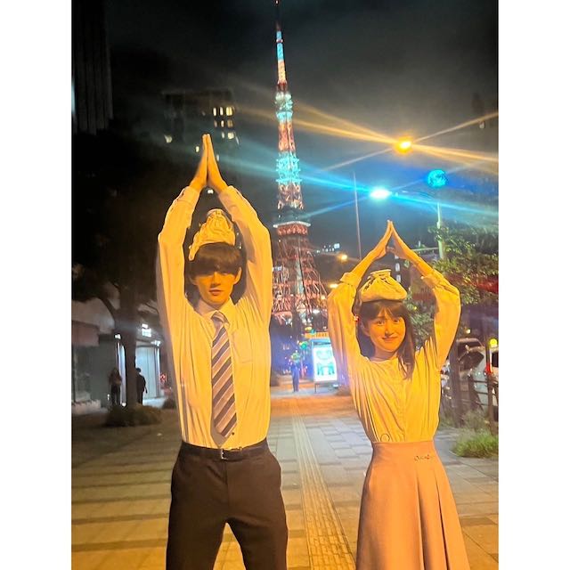 「がくりんコンビ💓」佐野勇斗&福本莉子が初々しい東京タワーポーズ📸