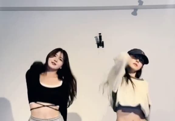 胸をフリフリ、足をパカパカ 元NMB48・渡辺美優紀 キレキレなダンスを披露！